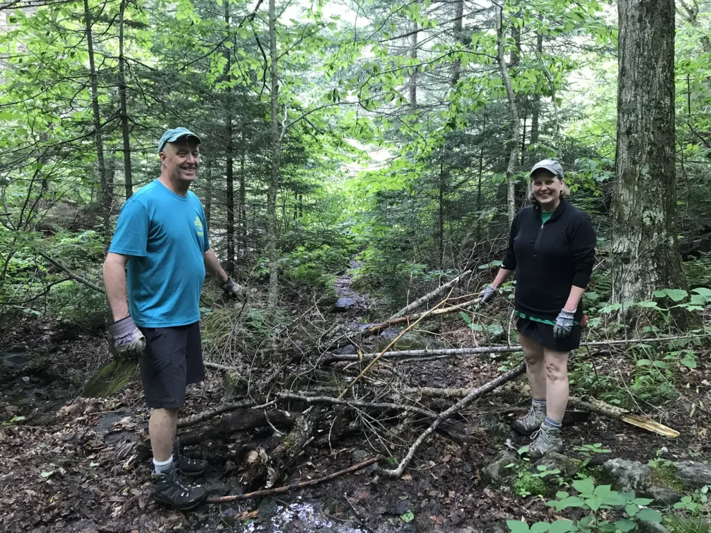 Volunteers Lisa and Mike do training with Kate Songer