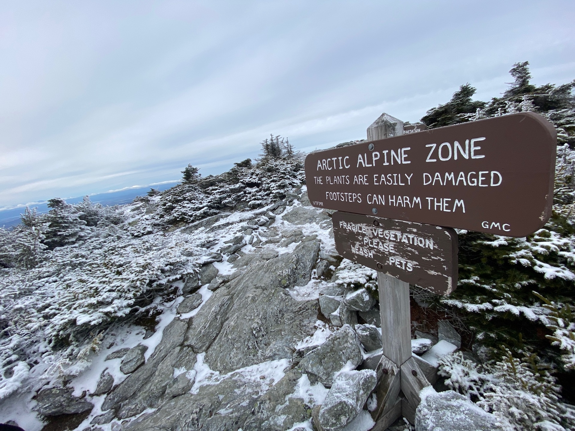 Abe alpine zone sign in the winter